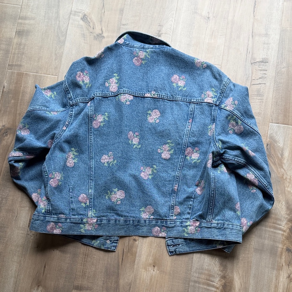 H&M Oversized Floral Denim Jacket - Size Medium - Picture 5 of 5